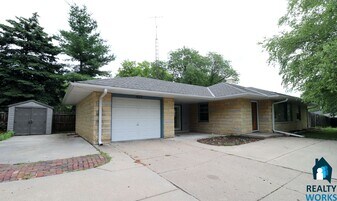 3330 S 33rd St in Lincoln, NE - Building Photo