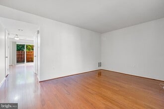 9034 Arlington Blvd in Fairfax, VA - Building Photo - Building Photo