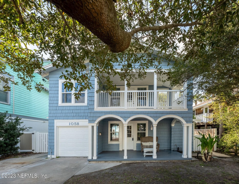 1058 Beach Ave in Atlantic Beach, FL - Building Photo
