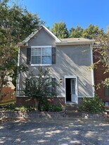 8061 Creekwood Cir W in Southaven, MS - Building Photo