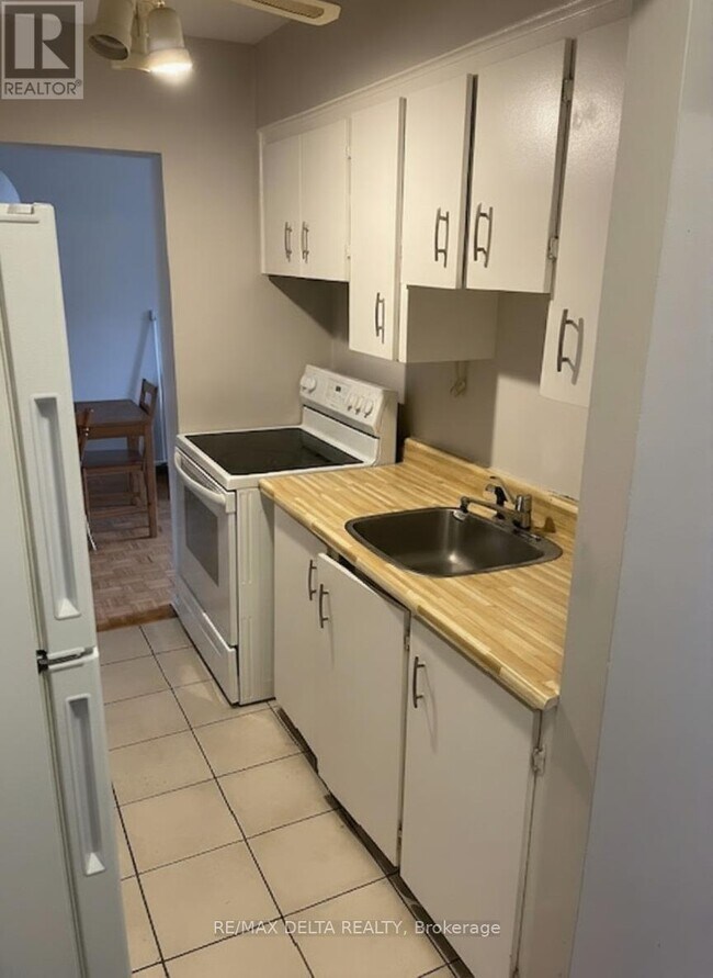 2044 Arrowsmith Dr in Ottawa, ON - Building Photo - Building Photo