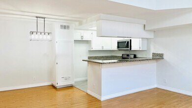 5248-5248 Cartwright Ave in Los Angeles, CA - Building Photo - Building Photo
