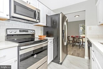 7249 Mill Run Dr in Derwood, MD - Building Photo - Building Photo