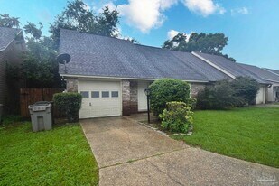 7061 Heather Oaks Dr in Pensacola, FL - Building Photo