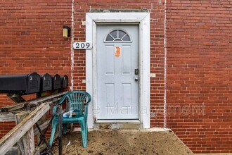 209 N James Rd in Columbus, OH - Building Photo - Building Photo