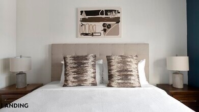 2825 Main St in Buda, TX - Foto de edificio - Building Photo