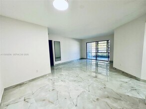 9703 Hammocks Blvd in Miami, FL - Building Photo - Building Photo