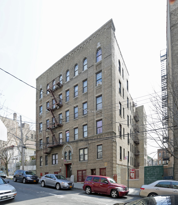 636 E 224th St in Bronx, NY - Building Photo