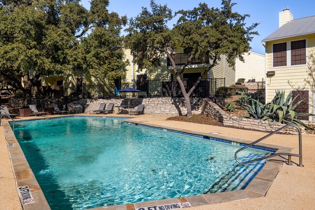 Torino Villas Apartments in San Antonio, TX - Foto de edificio - Building Photo