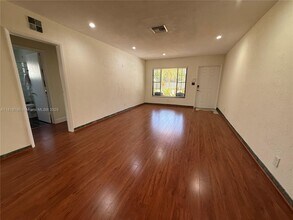 1721 NE 48th Ct in Oakland Park, FL - Building Photo - Building Photo