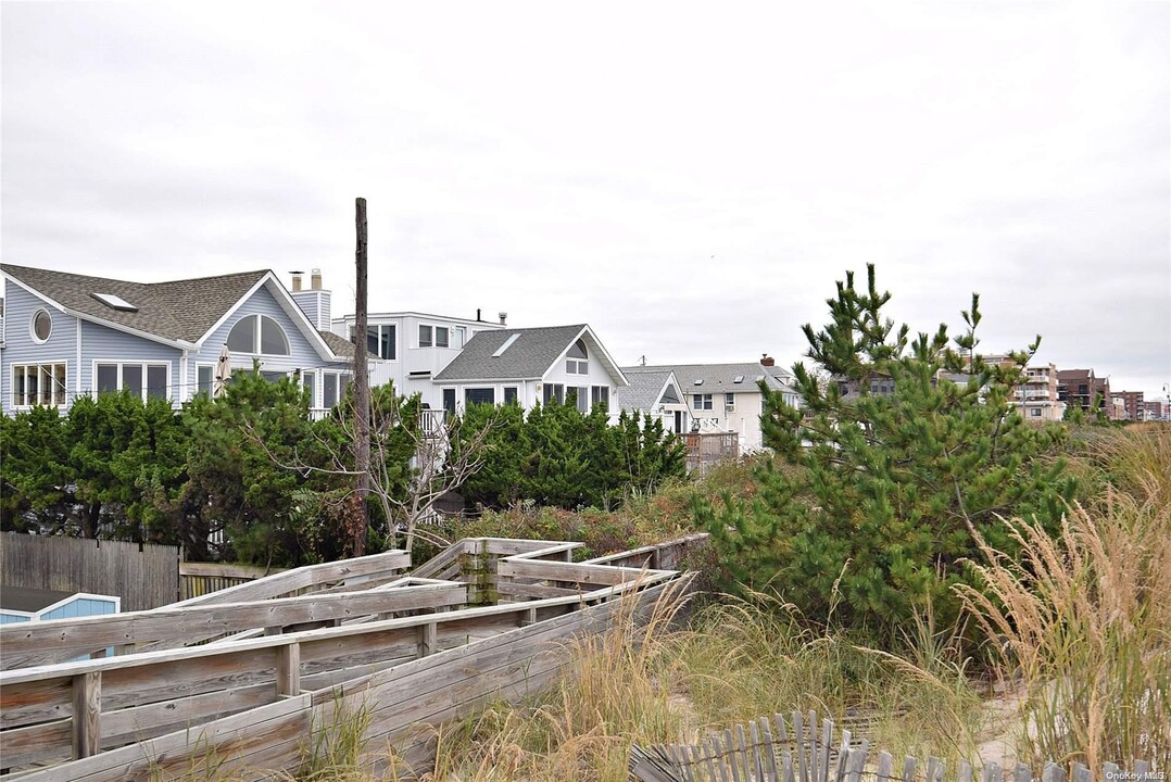 843 Oceanfront in Long Beach, NY - Building Photo