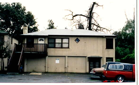 918-918 1/2 College Ave in Santa Rosa, CA - Building Photo