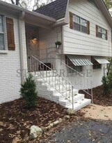 1805 Mohawk Dr in Alabaster, AL - Building Photo