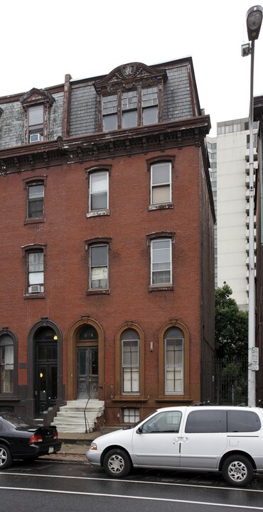 2018 Spring Garden St in Philadelphia, PA - Building Photo