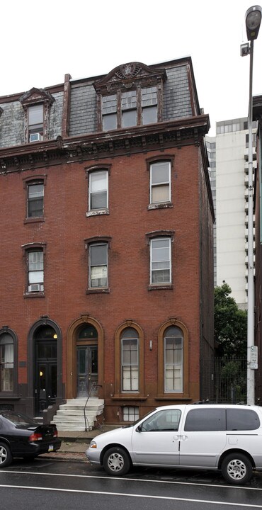 2018 Spring Garden St in Philadelphia, PA - Foto de edificio