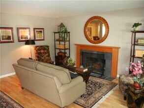 12116 SE 71st Pl in Newcastle, WA - Building Photo - Building Photo