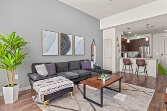 711 W Broadway Rd in Tempe, AZ - Foto de edificio - Building Photo