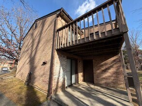 5303 Century Dr in Hollins, VA - Foto de edificio - Building Photo