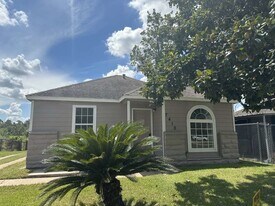 7410 Dallas St in Houston, TX - Building Photo