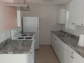 1020 SE 42nd Ln in Cape Coral, FL - Building Photo - Building Photo