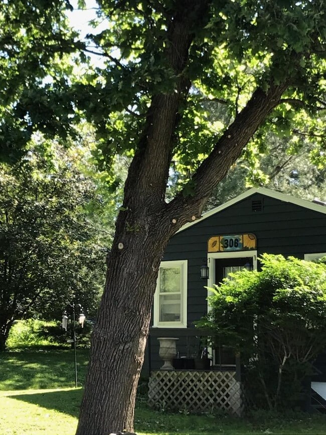 306 S Kirkwood St in Highland, KS - Building Photo - Building Photo