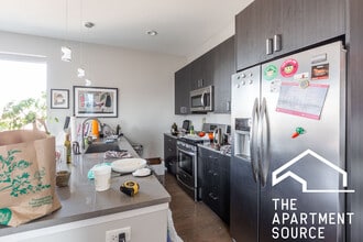 2348 N Lister Ave, Unit 310 in Chicago, IL - Building Photo - Building Photo