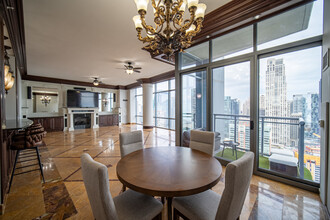 450 E Waterside Dr in Chicago, IL - Building Photo - Building Photo