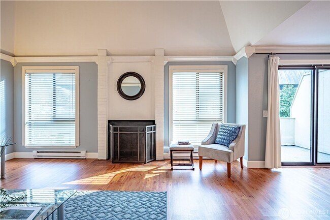 10211 NE 16th Pl in Bellevue, WA - Building Photo - Building Photo