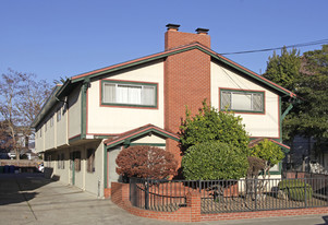 2257 Pacific Ave in Alameda, CA - Building Photo