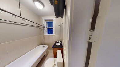 56 Burbank St, Unit 21B in Boston, MA - Foto de edificio - Building Photo