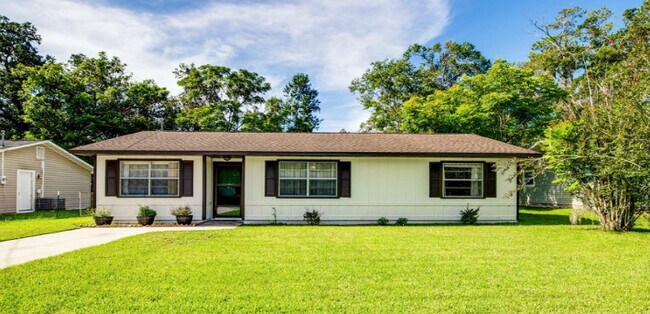 20126 Suncrest Dr in Brooksville, FL - Building Photo - Building Photo