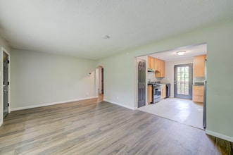 10561 Hobday Ave in St. Ann, MO - Foto de edificio - Building Photo