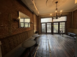 352 Bedford Ave in Brooklyn, NY - Building Photo - Interior Photo