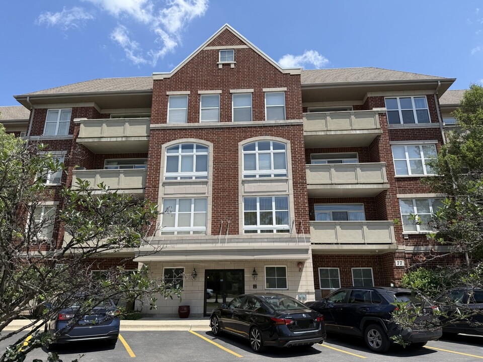 77 N Quentin Rd in Palatine, IL - Building Photo
