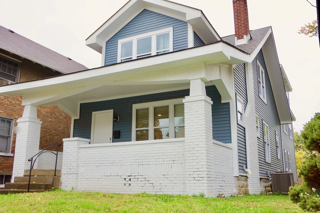 2310 Summit St in Columbus, OH - Building Photo