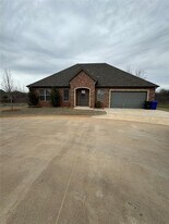 4517 Enclave Dr in Norman, OK - Building Photo