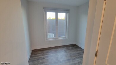 228 Park Ave-Unit -305 in East Rutherford, NJ - Building Photo - Building Photo