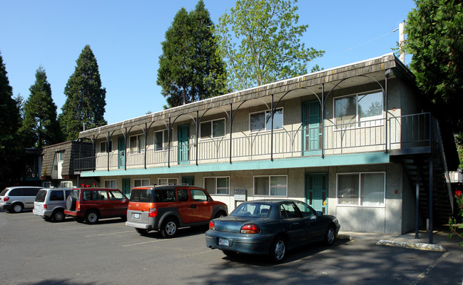 Classic Apartments in Eugene, OR - Building Photo - Building Photo