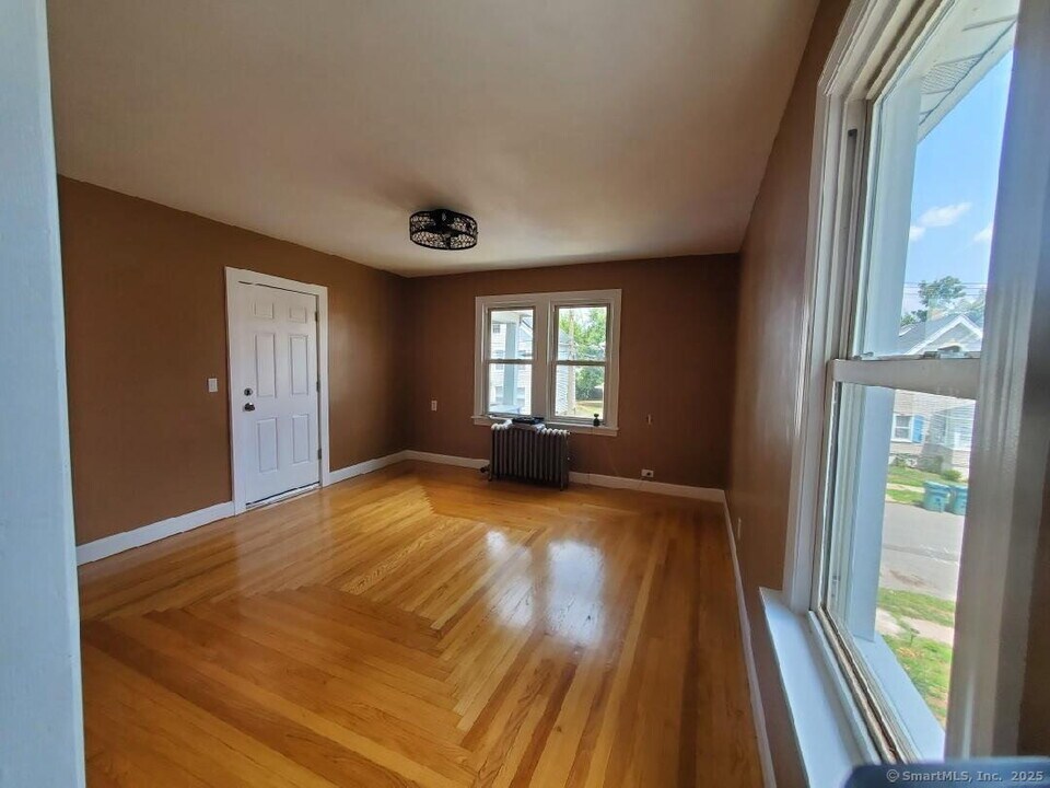 58 Whiting St in Hamden, CT - Building Photo