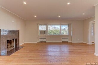 190 Brompton Rd in Garden City, NY - Building Photo - Building Photo