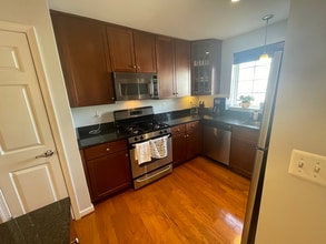 4069 S Four Mile Run Dr, Unit 401 in Arlington, VA - Building Photo - Building Photo