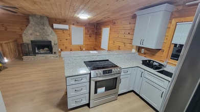 389 Lily Ln in Whittier, NC - Building Photo - Building Photo