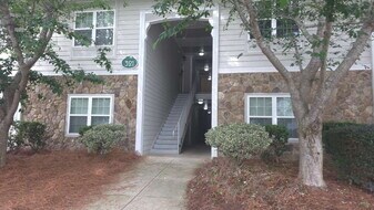 321 Gallery Dr in Spring Lake, NC - Building Photo