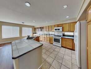 4892 Waldenwood Dr in Littleton, CO - Foto de edificio - Building Photo