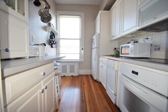 554 E 4th St, Unit 3 in Boston, MA - Foto de edificio - Building Photo