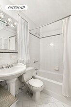 41 W 72nd St in New York, NY - Building Photo - Building Photo