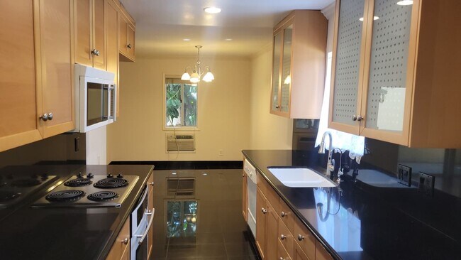 4521 Colbath Ave in Los Angeles, CA - Building Photo - Building Photo