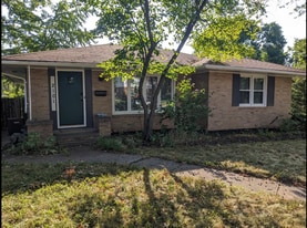 2101 30th St in Des Moines, IA - Building Photo