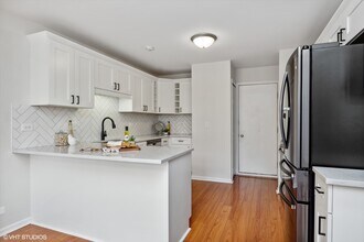 2852 Alandale Cir in Naperville, IL - Foto de edificio - Building Photo