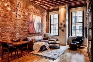 99-105-105 Broad St, Unit 2D in Boston, MA - Building Photo